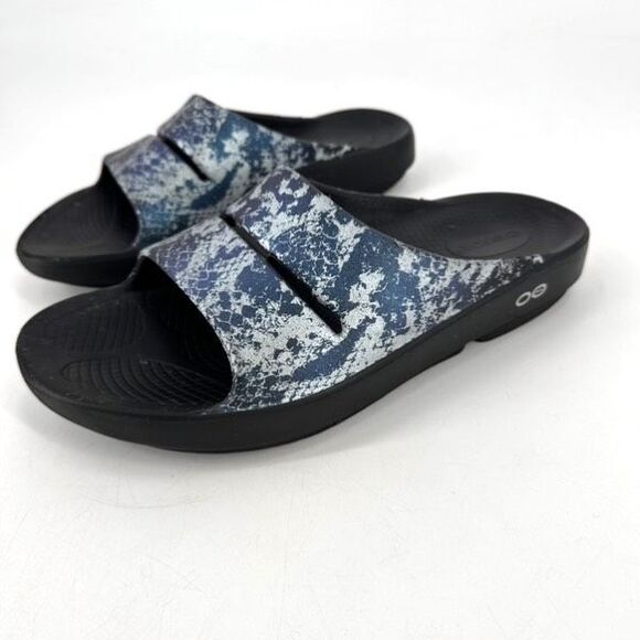 Oofos Woman’s OOahh Slides Snakeskin Black Blue Gray Slip On Sandals Size 9 - Picture 1 of 10